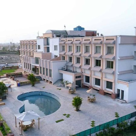 Sobti Continental Hotel Rudrapur Екстер'єр фото