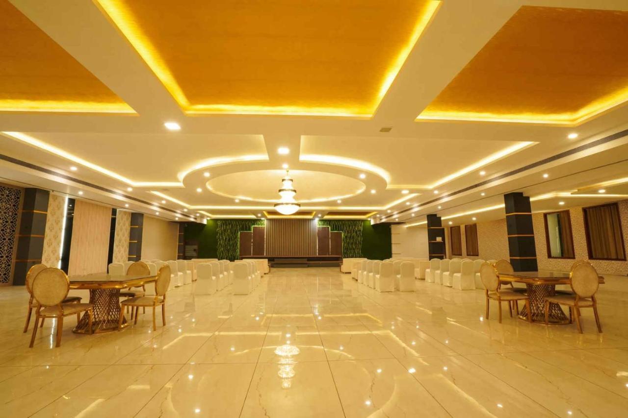 Sobti Continental Hotel Rudrapur Екстер'єр фото