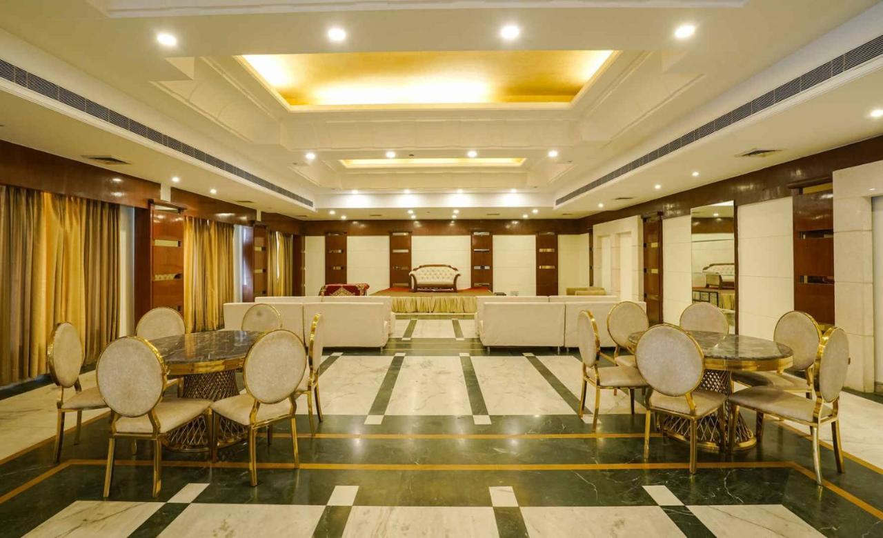 Sobti Continental Hotel Rudrapur Екстер'єр фото